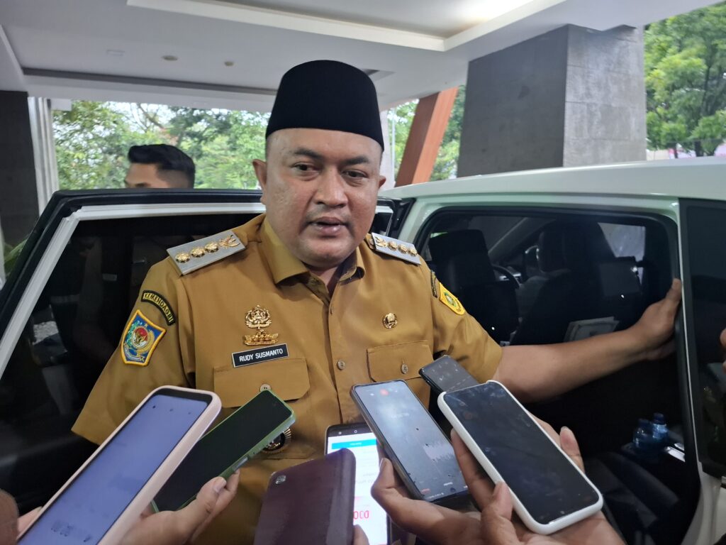 Bupati Bogor Minta Warga Bersabar Soal Perbaikan Jalan