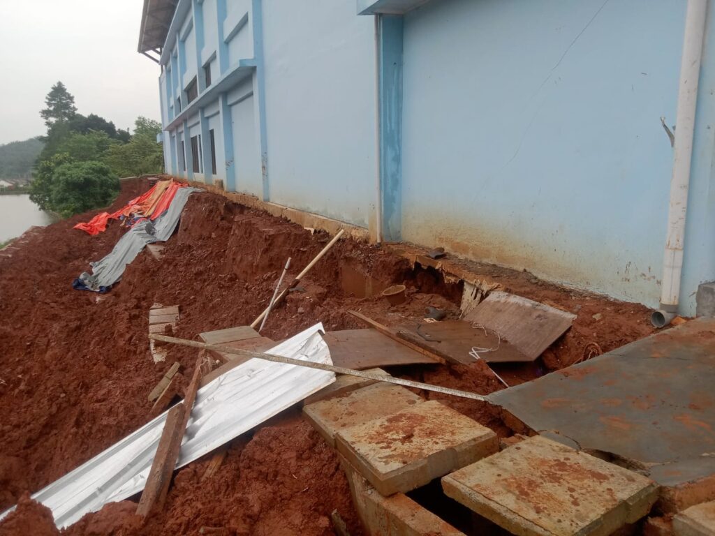 TPT GOM Rancabungur Ambruk, Mahasiswa Kritik Kualitas Proyek Rp18 Miliar