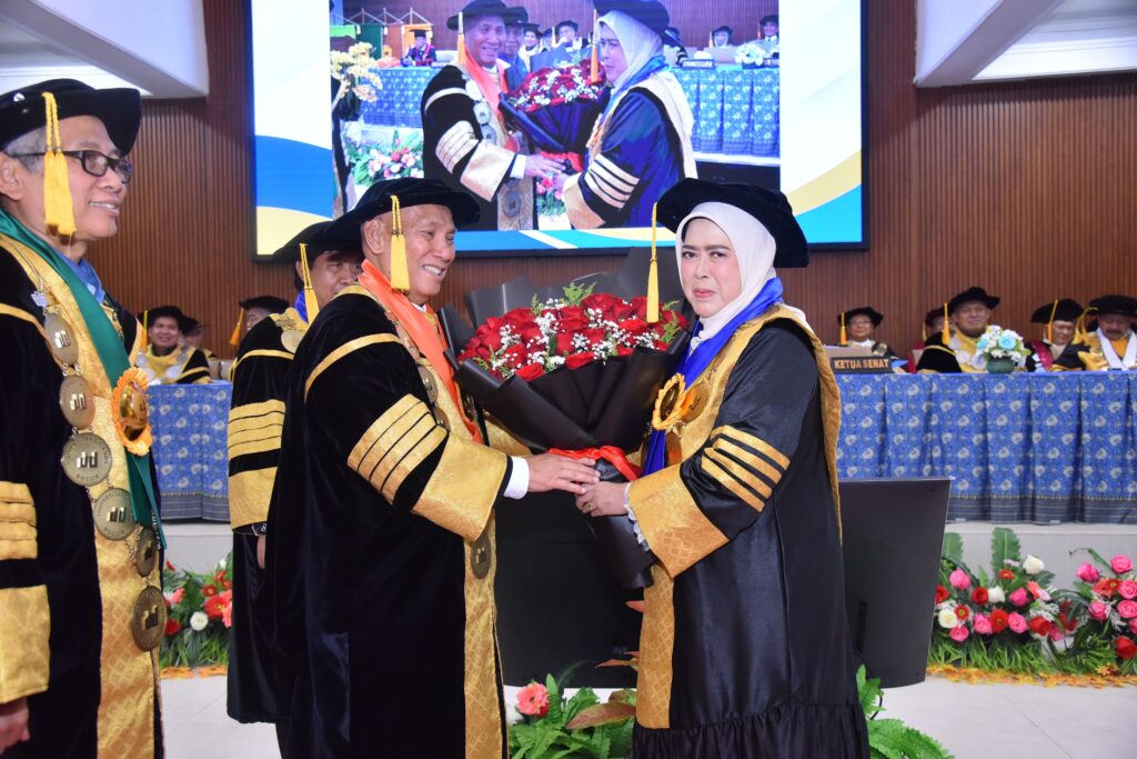 UNIDA Kukuhkan Guru Besar Manajemen Bimbingan Konseling Pertama di Jabar-Banten