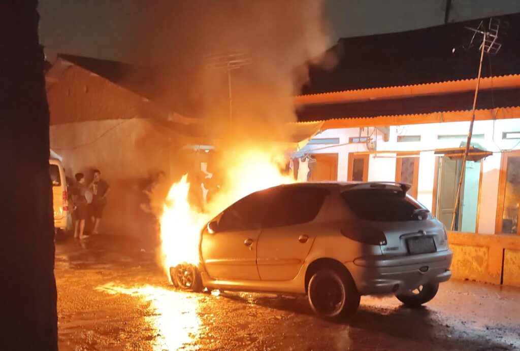 Ditinggal Bertamu, Mobil Warga Terbakar di Kampung Nagrog Citeureup
