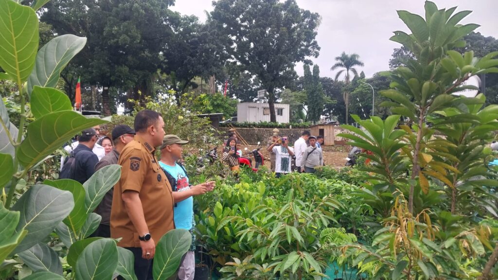 Bupati Bogor Canangkan Sentra Buah di Seluruh Desa, Pasar Petani Garuda Jadi Percontohan