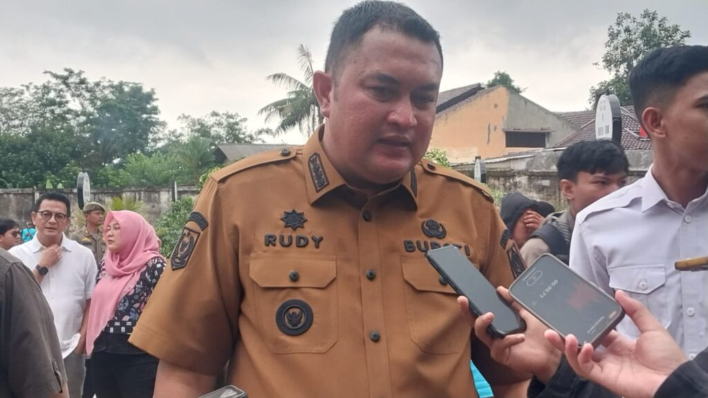 Drainase Buruk Picu Jalan Rusak, Bupati Bogor Janji Percepatan Perbaikan