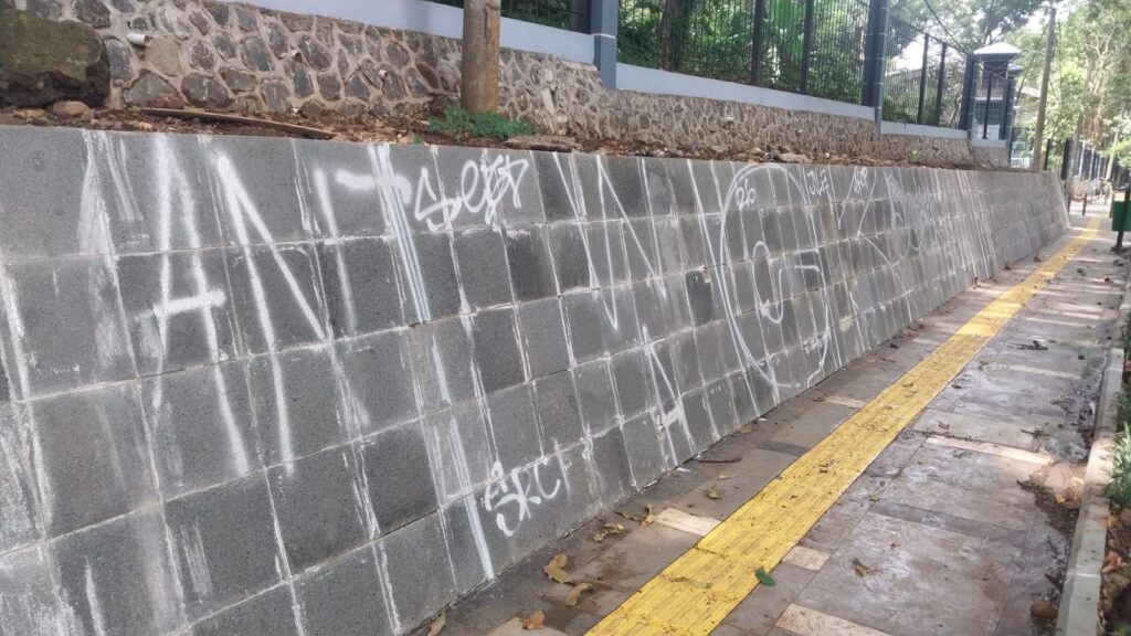 Vandalisme Coret Jalur Pedestrian Ahmad Yani, Warga Minta Pemkot Bogor Bertindak