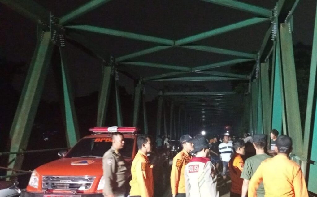 Cek Baut Jembatan, Seorang Pekerja Terpeleset dan Hilang di Sungai Cisadane