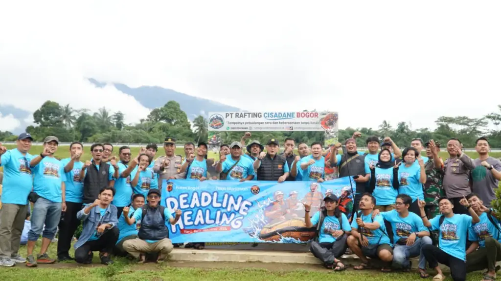 Rayakan HPN ke-80, Polres Bogor dan Wartawan Tanam Pohon serta Tebar Ikan di Sungai Cisadane