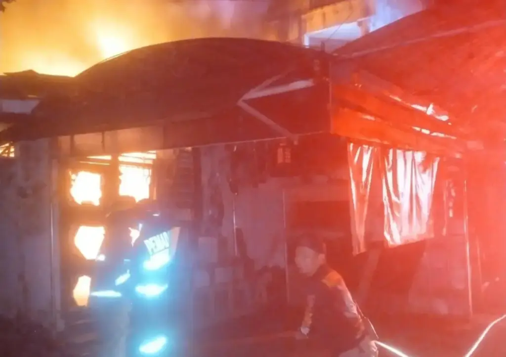 Diduga Korsleting Listrik, Home Industri Konveksi di Ciomas Bogor Ludes Terbakar