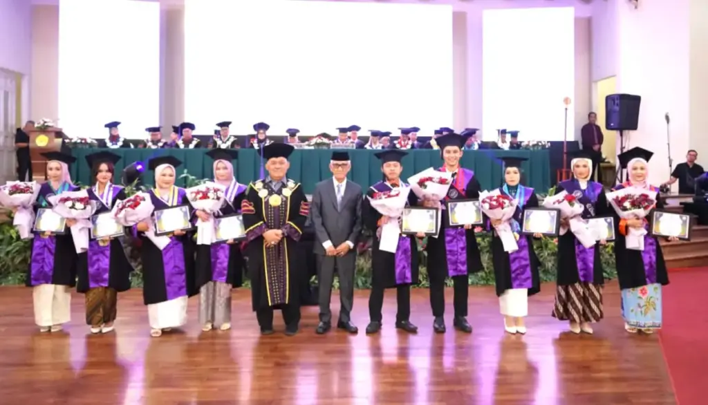 575 Lulusan Unpak Diingatkan Siap Hadapi Disrupsi AI dan Tantangan Globa