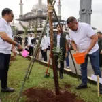 Usai Puting Beliung Terjang Gelora Pakansari, Bupati Bogor Pimpin Tanam 1.000 Pohon