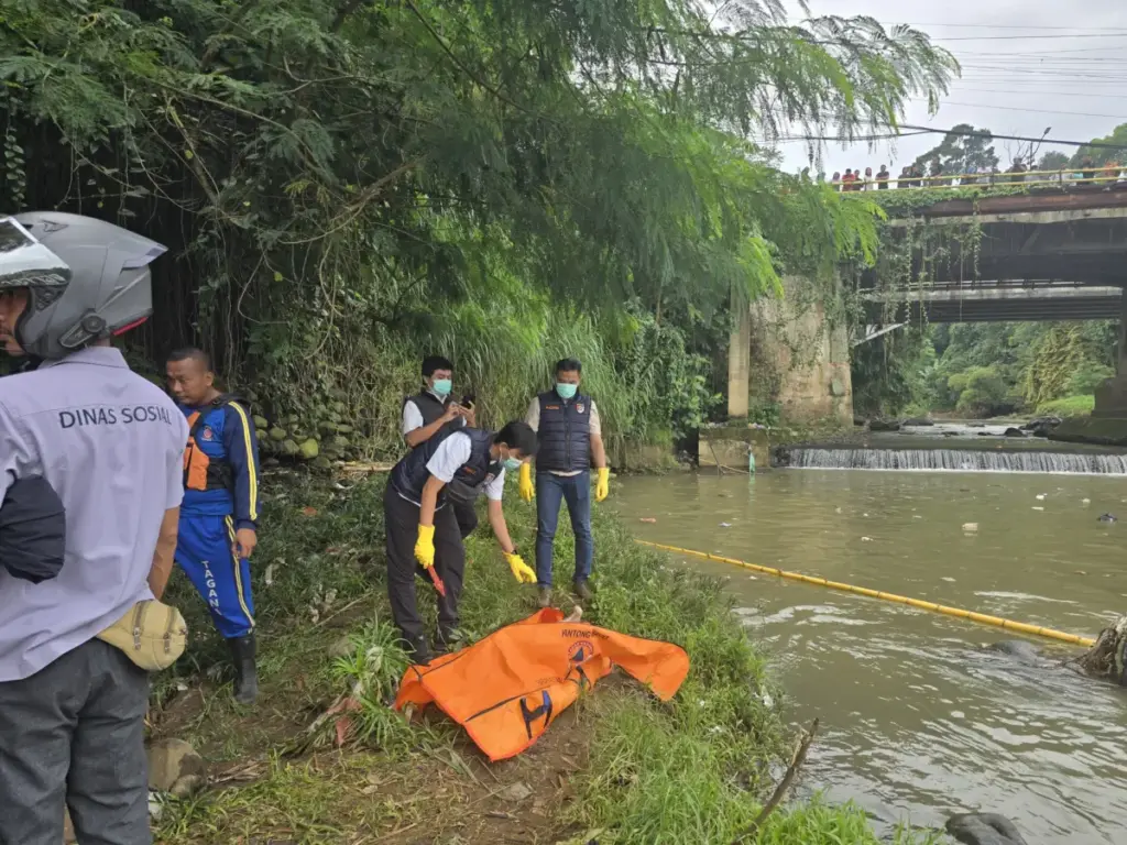 Mayat Pria Tanpa Identitas Ditemukan Mengambang di Sungai Cisadane