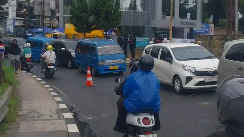 2.100 Sopir Angkot di Puncak Diliburkan Sebelum Lebaran