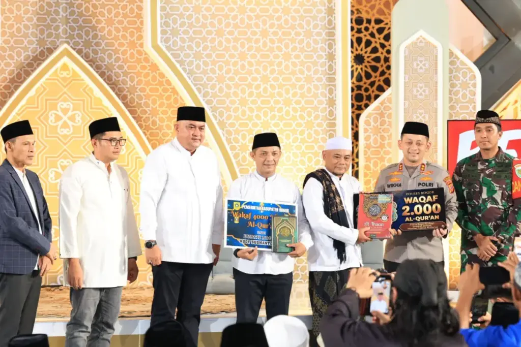 Momentum Malam Nuzulul Quran, Bupati Bogor Salurkan Ribuan Mushaf Al-Qur’an ke Masjid