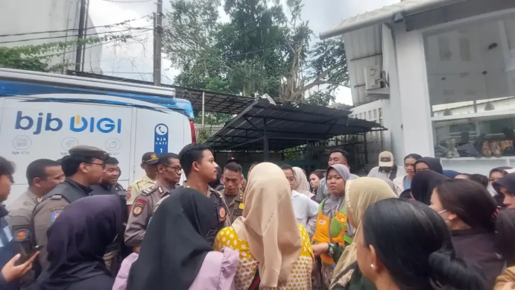 Layanan Penukaran Uang BJB di Balai Kota Bogor Berakhir Ricuh