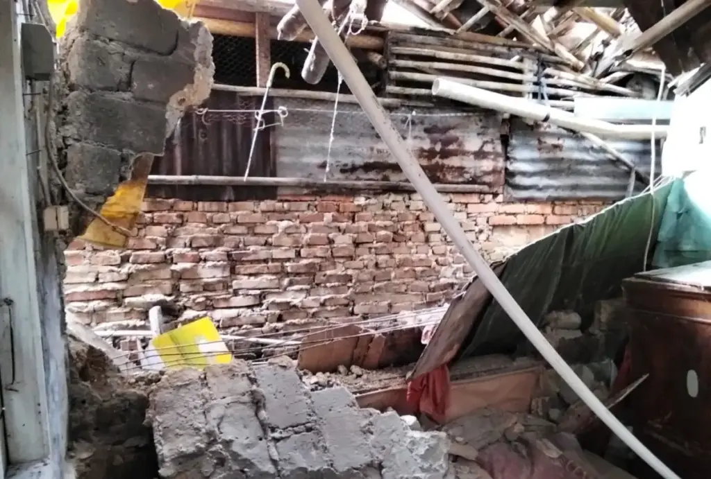 Atap Rumah Ambruk di Bogor Selatan, Satu Warga Terluka dan 10 Jiwa Terpaksa Mengungsi