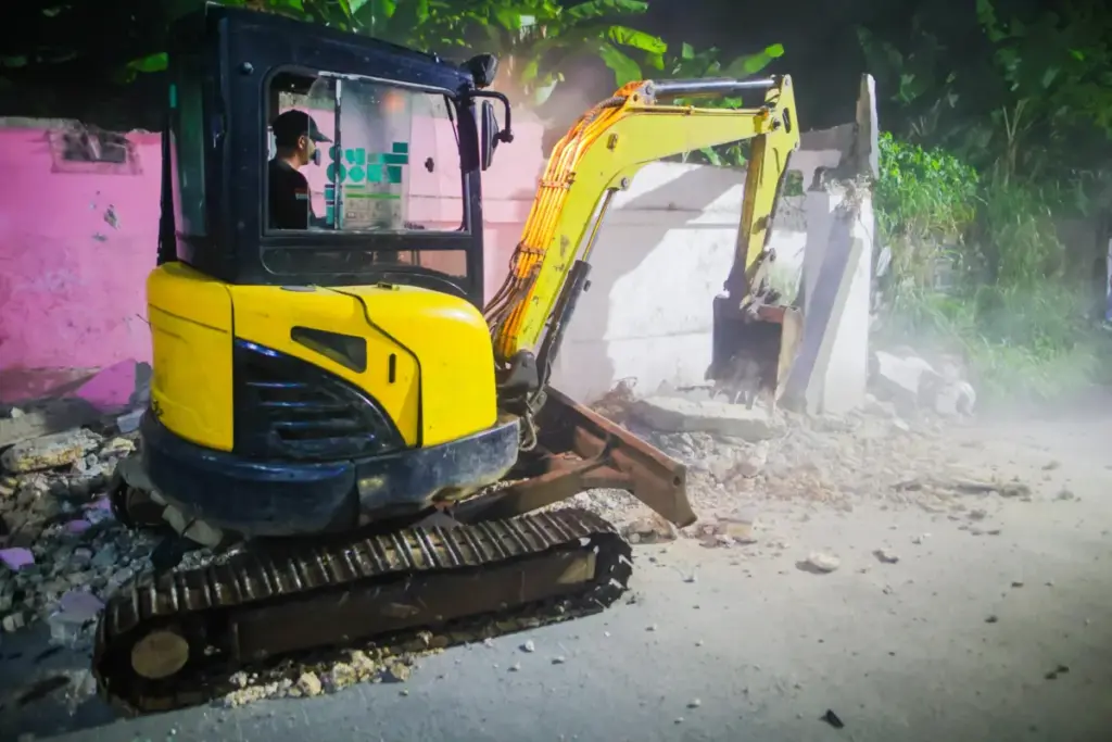 Bongkar 14 Bangunan Liar di Cipinang Gading, Pemkot Bogor Pulihkan Fungsi Drainase