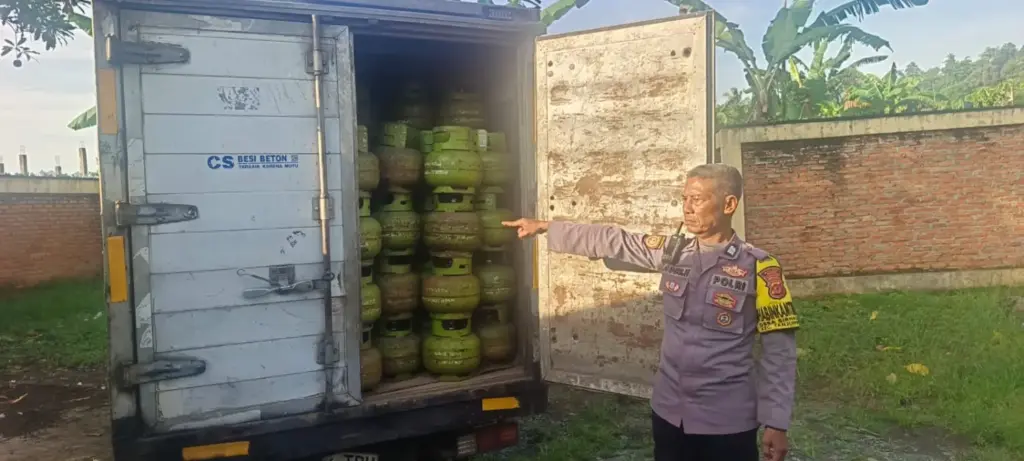 Polsek Tanjungsari Gerebek Tempat Pengoplosan Gas Subidi beredok Villa