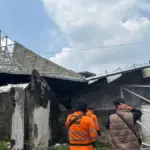 Angin Kencang Terbangkan Atap Sekolah, Tiga Rumah Warga Bogor Tertimpa