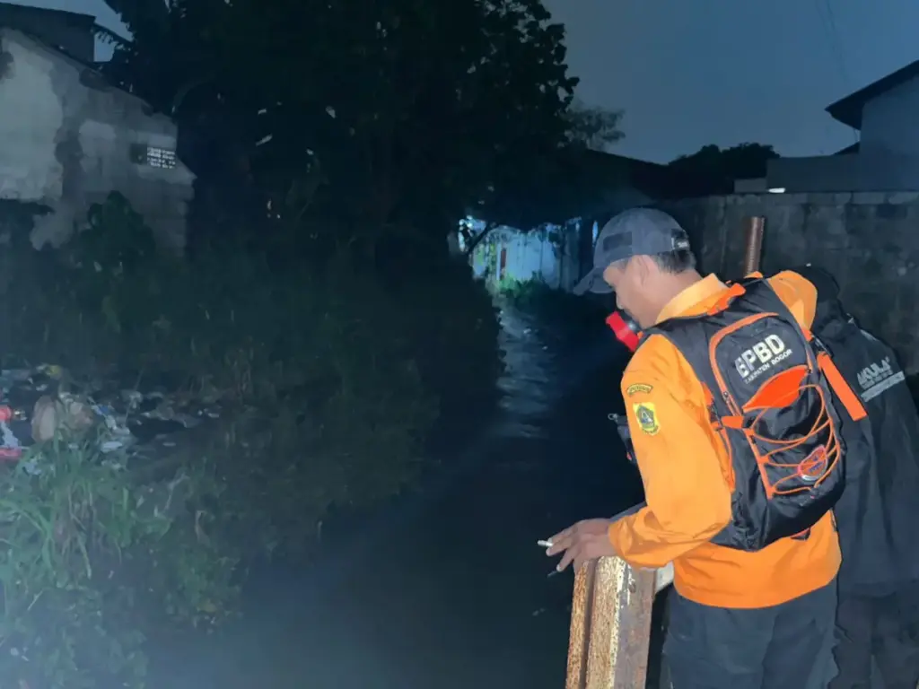 Sedang Bermain Air, Bocah 4 Tahun Hanyut di Selokan di Bojonggede