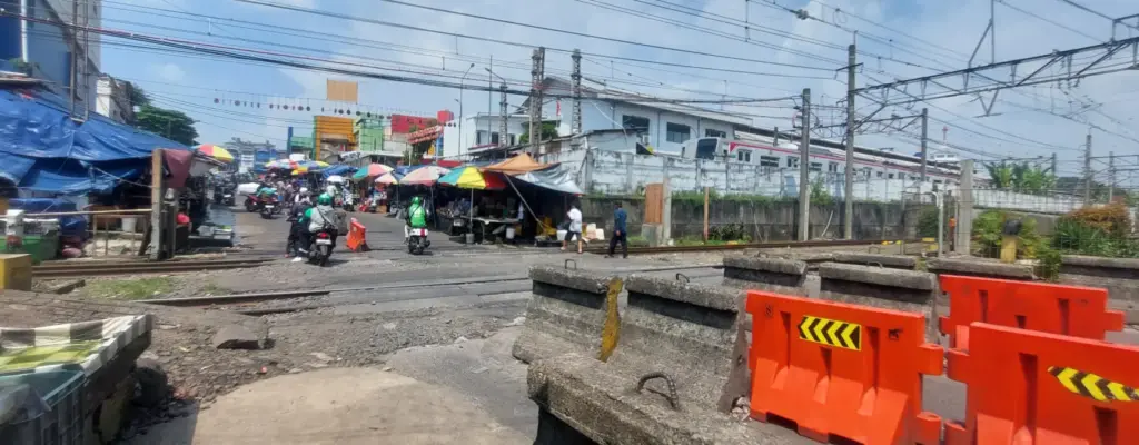 Perlintasan Kereta Api Tanpa Palang Masih Ditemukan di Kota Bogor Masih Ditemukan, Warga Was-was