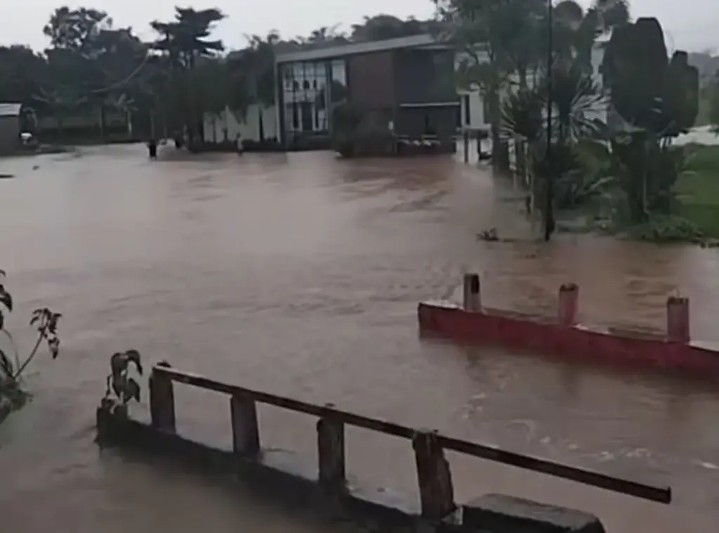 Kali Cinyompok Meluap, Banjir Rendam Rumah Warga di Tenjo