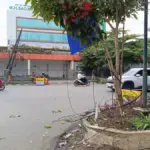 Kabel Optik Menjuntai di Jalan Juanda Bogor Picu Dua Pengendara Terjatuh