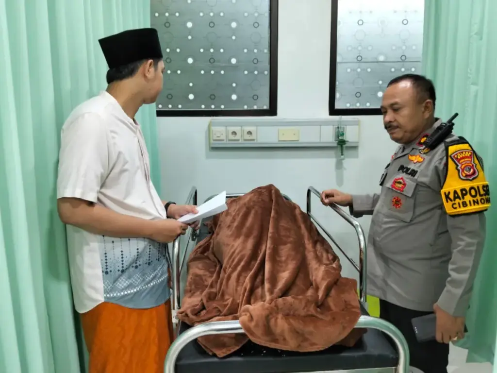 Wanita Lansia Tewas Tertimpa Tembok Roboh di Cibinong