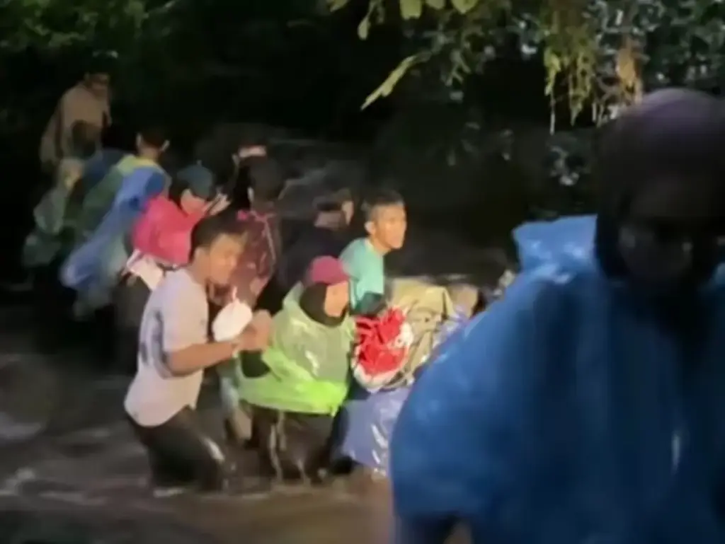 Wisatawan Wanita Asal Jakarta Ditemukan Tewas Usai Hanyut di Curug Cisadane Bogor
