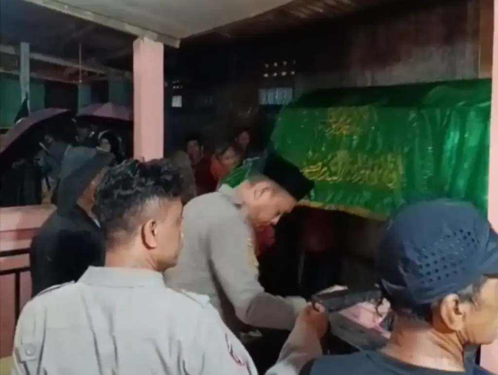 Dua Bocah Tersambar Petir