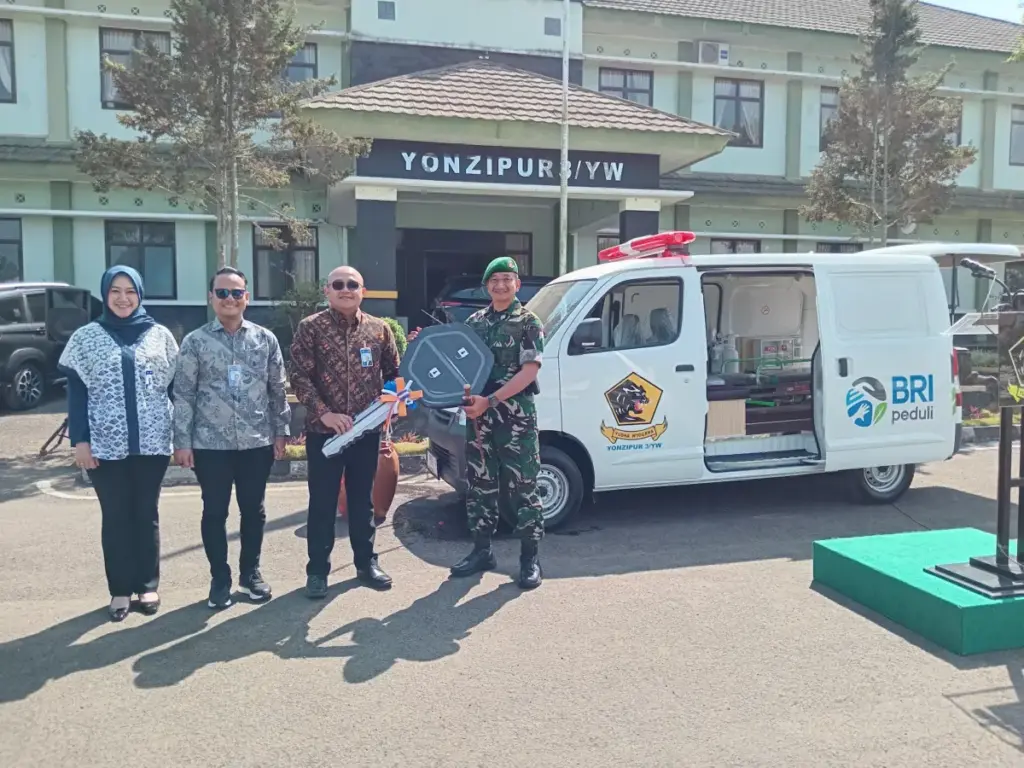 BRI Peduli Serahkan Bantuan 1 Unit Ambulans untuk Yonzipur 3/YW Pangalengan
