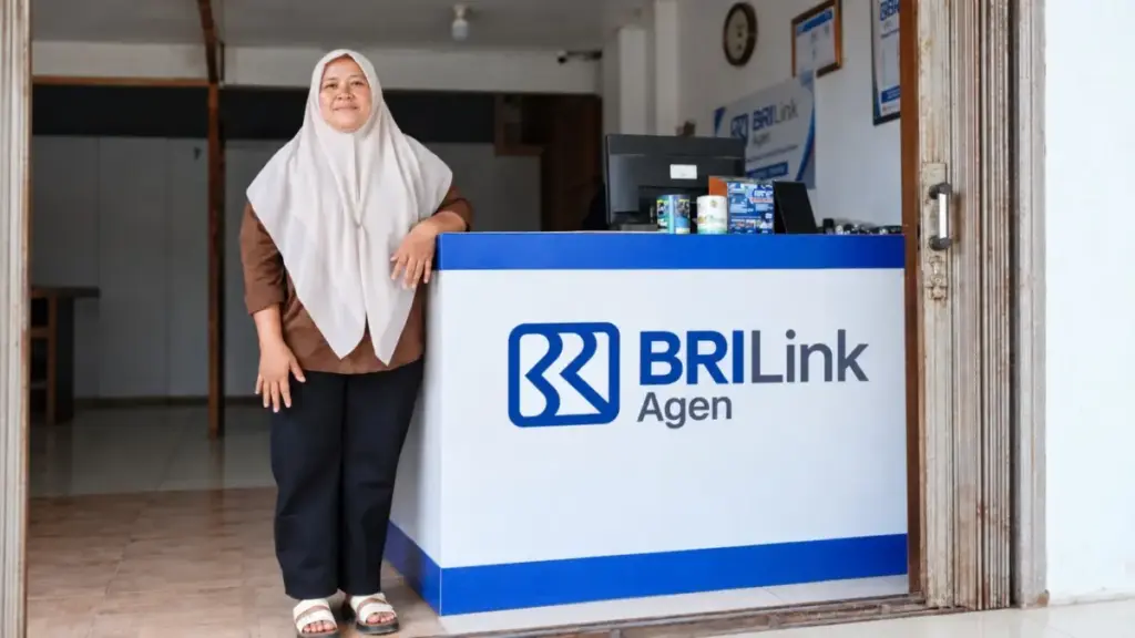 BRILink Agen Erni Permudah Akses Keuangan Warga hingga Layani 6.000 Transaksi per Bulan 