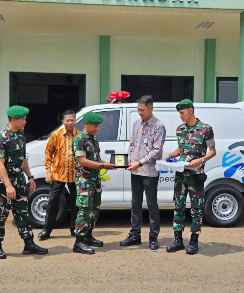 BRI Peduli Serahkan Bantuan Ambulance Dukung Layanan Kesehatan Yonif 312/Kala Hitam dan Masyarakat Subang