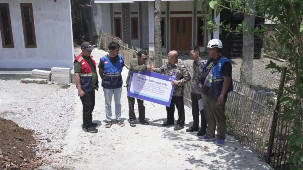 Wujud Nyata BRI Peduli: Hadirkan Penataan Lingkungan dan Jalan Beton yang Layak untuk Kenyamanan Warga Garut