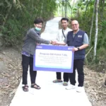 BRI Peduli Ubah Jalan Gang Tanah yang Licin Menjadi Jalan Beton di Pelosok Desa Tasikmalaya