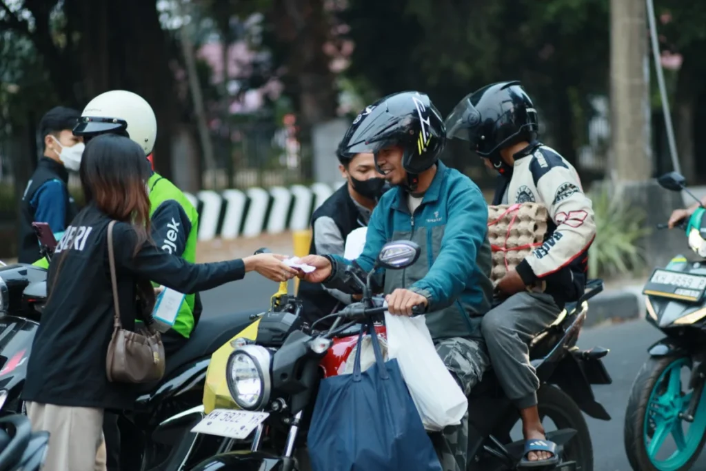 BRI Peduli Salurkan 270 Unit Mesin Pompa Air untuk Bantu Kendalikan Titik Api di Sejumlah Wilayah Kalimantan
